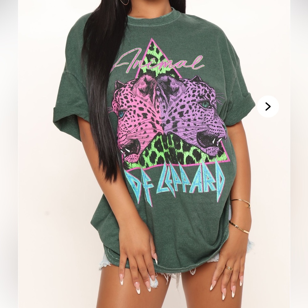 Def Leopard oversized band tee size L/XL (price is negotiable)